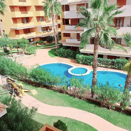 Apartamento En Punta Prima Con 3 Piscinas, 2 Dormitorios,2 Baños ,parking Y Seguridad 24 *